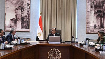 الحكومة: تنفيذ 77% من مشروعات المناطق الصناعية و71% من الموانئ بقناة السويس
