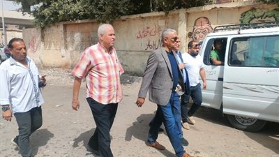 جولة مفاجأة لرئيس هيئة النقل على مواقف الأتوبيس ببولاق الدكرور (صور)