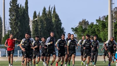 ثلاثي كبار الأهلي يعقدون جلسة خاصة لتحفيز اللاعبين قبل مواجهة الترجي