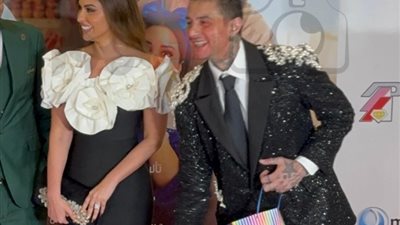 أحمد الفيشاوي يوزع «البنبوني» في العرض الخاص لفيلم «بنقدر ظروفك»