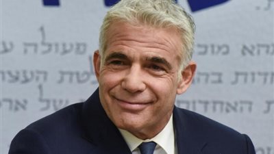 القاهرة الإخبارية: لابيد يستغل كل الظروف للهجوم على نتنياهو ويتهمه بالفشل السياسي