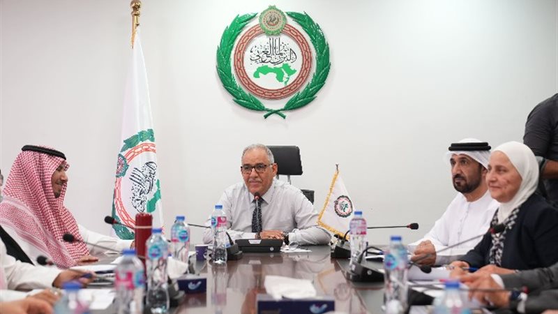 عبد الكريم قريشي خلال إدارة جلسة البرلمان العربي حول الأوضا