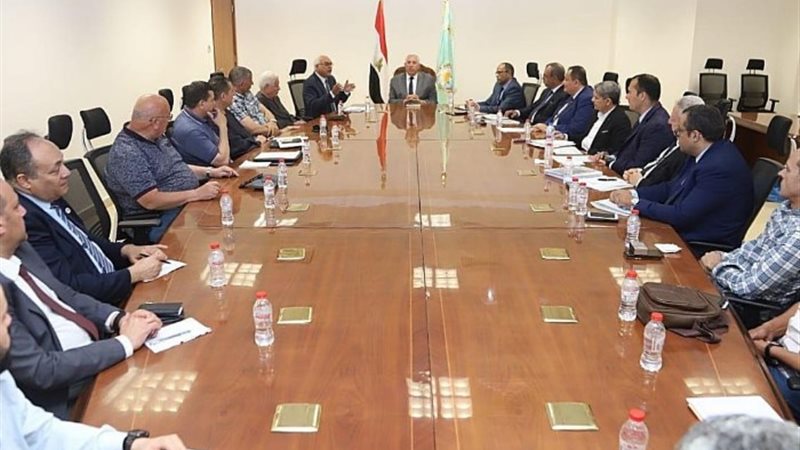 جانب من اجتماع وزير الزراعة
