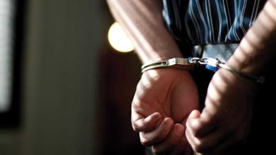 5 كيلو هيروين، ضبط مسجلين خطر بحوزتهما مواد مخدرة وأسلحة في العياط