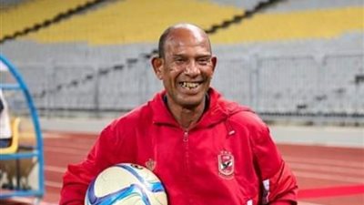 عم حارس يحمس جمهور الأهلي قبل مواجهة الترجي بنهائي إفريقيا (فيديو)