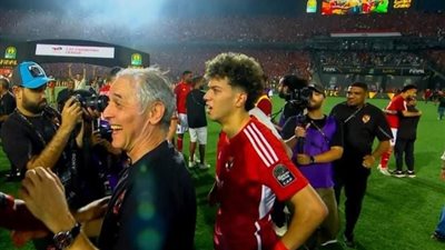 انهيار إمام عاشور في البكاء بعد تتويج الأهلي بدوري أبطال إفريقيا