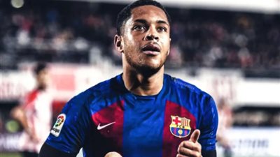 تقارير: مستقبل فيتور روكي مع برشلونة رهن وصول هانسي لتدريب الفريق