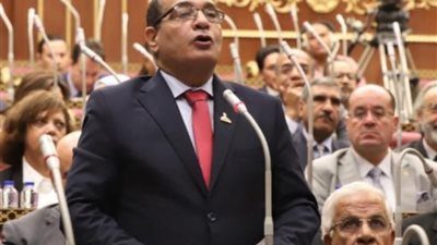 خلفًا للراحل عبد الخالق عياد، النائب فاروق حافظ يؤدى اليمين الدستورية أمام الشيوخ