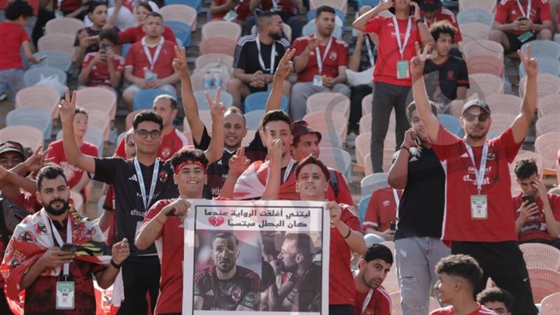 جماهير الأهلي تدعم علي معلول