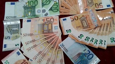 اليورو الأوروبي مقابل الجنيه المصري في تعاملات اليوم الإثنين 27-5-2024