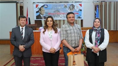محافظ دمياط تٌسلم 91 تأشيرة الحجاج الفائزين بالقرعة لهذا العام