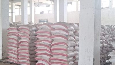 «تموين دمياط» تضبط 611 طن أرز معبأ منتهي الصلاحية بالزرقا