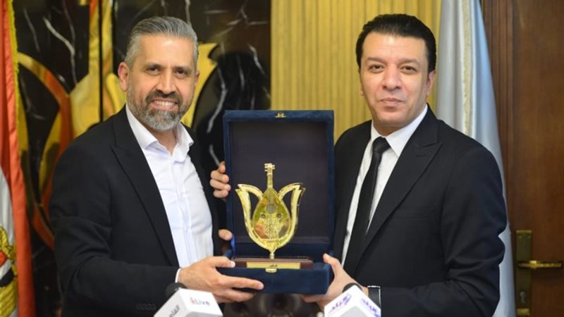 مصطفى كامل ونقيب الموسيقيين بلبنان