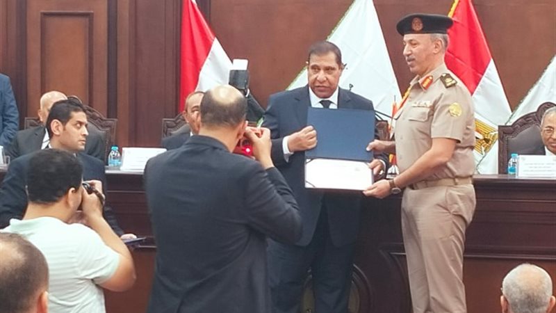 تكريم خلال افتتاح مجمع محاكم مجلس الدولة