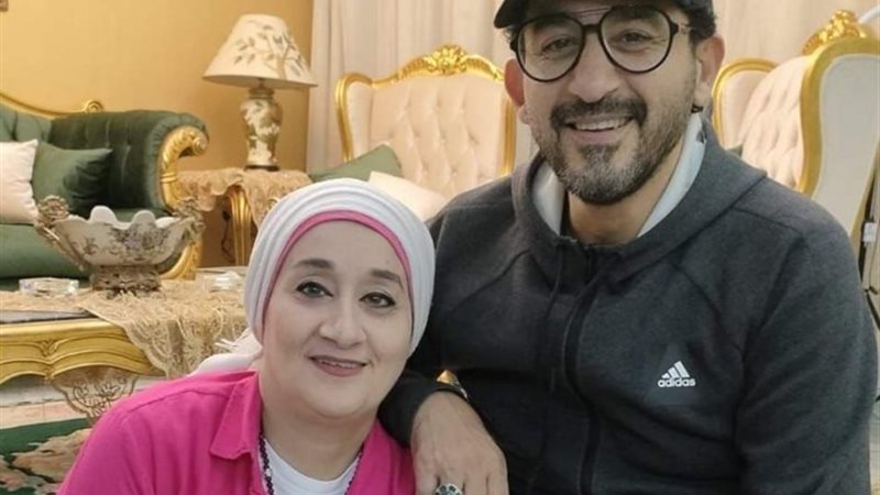 الفنان أحمد حلمي وشقيقته