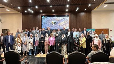 اتحاد عمال مصر يسلم تأشيرات لـ35 حاجًا من مختلف النقابات العامة
