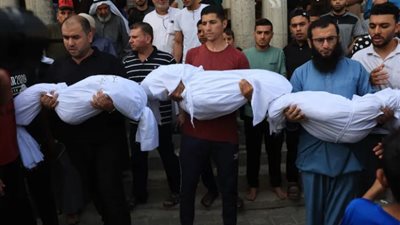متظاهرون أمام منزل متحدث الخارجية الأمريكية: قتلت كم طفلًا اليوم؟ (فيديو)