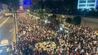 تل أبيب تشتعل بالمظاهرات، و«كارت أحمر» من عائلات الأسرى لـ«نتنياهو»، ما القصة؟
