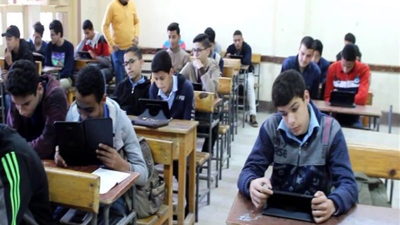 طلاب الصف الثانوي