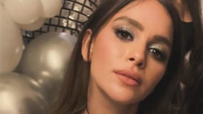 قبل زفافها بساعات، جميلة عوض تحتفل بليلة حنتها مع أصدقائها (صور)
