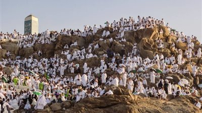 «يارب سلم» قبل أيام من موسم الحج جبل عرفات يسجل أعلى درجة حرارة في العالم