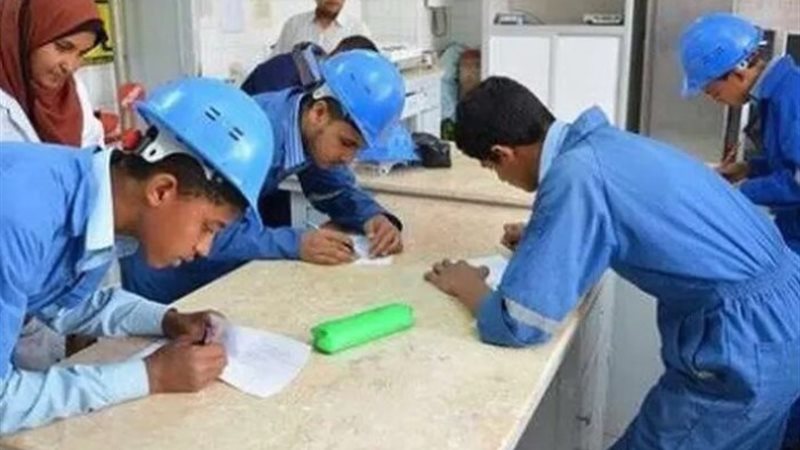 أرشيفية_ طلاب مدرسة البترول