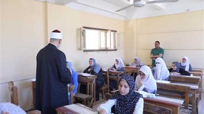 بدء امتحان الجغرافيا لطلاب الثانوية الأزهرية 2024 للقسم الأدبي