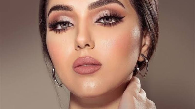 طرق لثبات المكياج في الحر