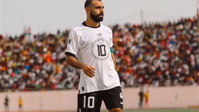 «أرحنا بها يا صلاح»، حاتم بطيشة في مرمى الهجوم الجماهيري، ما السبب؟
