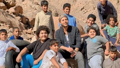 قبل عرضه، محمد إمام يروج لفيلمه الجديد «اللعب مع العيال»