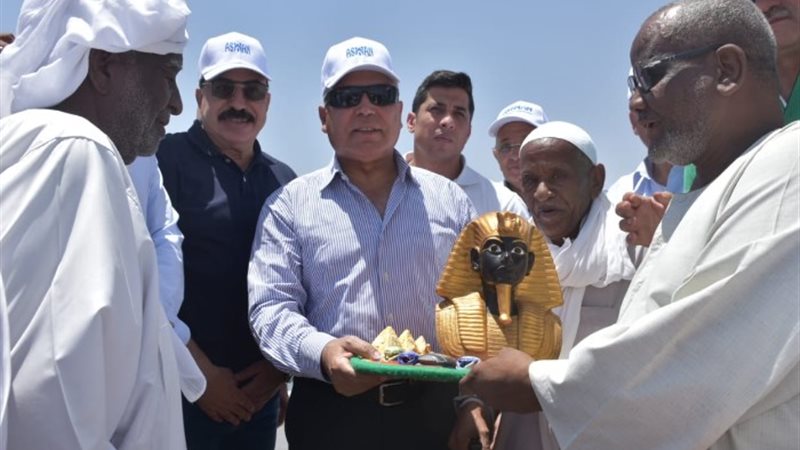 وزير النقل خلال زيارته للنوبة