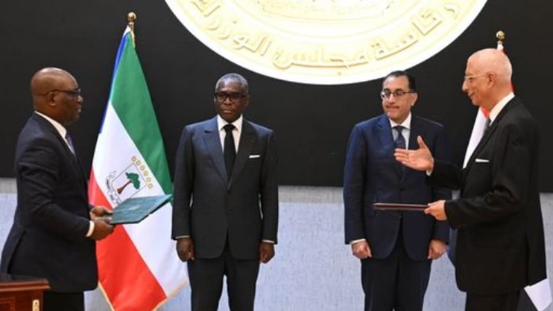 رئيس الوزراء ونائب رئيس غينيا الاستوائية يشهدان توقيع مُذكر