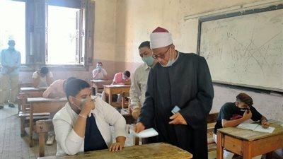 اليوم، طلاب الثانوية الأزهرية يؤدون امتحانات مادة «الحديث»