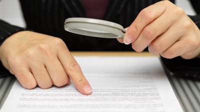 ضبط عاطل بتهمة تزوير المستندات والمحررات الرسمية في الجيزة