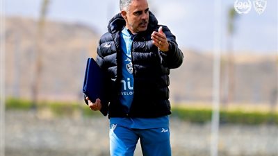 جوميز يجتمع بلاعبي الزمالك قبل مواجهة سيراميكا في الدوري