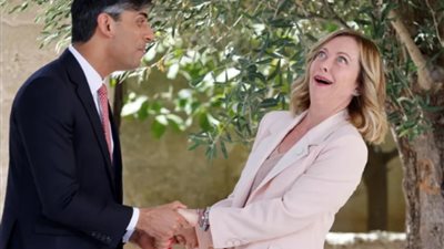 سوناك يتعرض لموقف «شديد الحرج» أمام ميلوني في قمة السبع (فيديو)