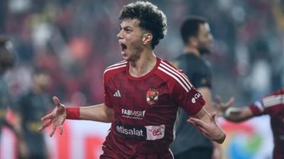 الأهلي يتقدم على فاركو بالهدف الأول من ركلة جزاء في الدورى