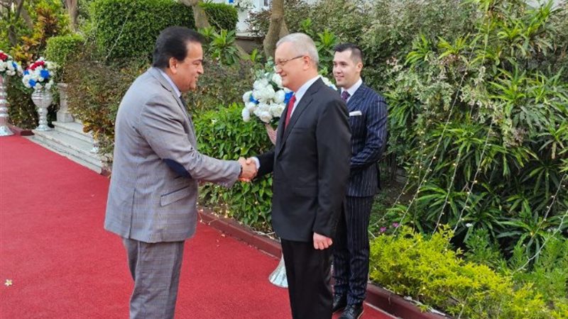 وزير الصحة رفقة خالد عبد الغفار