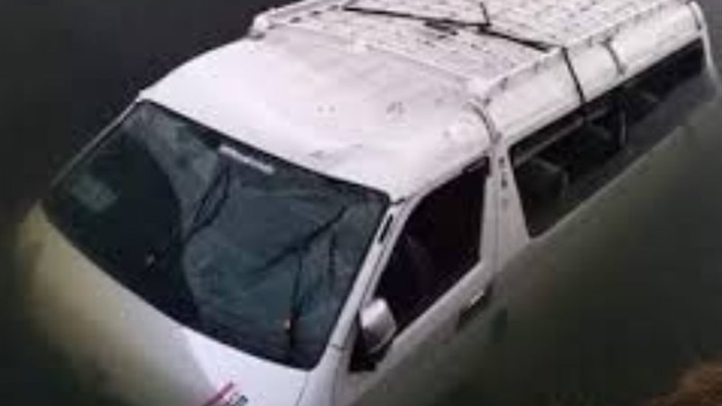 سقوط ميكروباس في ترعة المريوطية