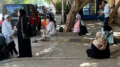 قراءة القرآن سبيل أولياء الأمور أمام لجان الثانوية العامة لمساندة أبنائهم
