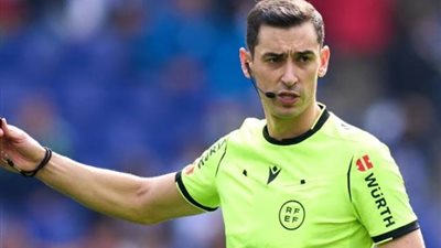 مفاجأة في المقابل المادي لحكام مباراة القمة بين الأهلي والزمالك (خاص)