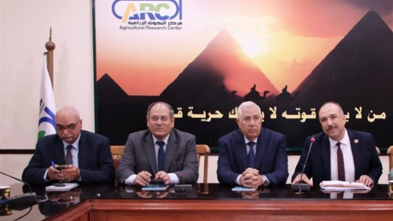 السيد القصير وزير الزراعة خلال اللقاء