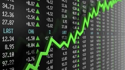بين وقف التداول وبيع أسهم، أسباب هبوط مؤشرات البورصة فى تعاملات اليوم