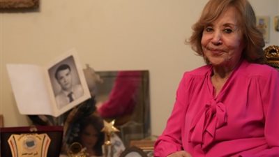 آمال رمزي لـ«الجمهور»: «الإخوان كسرولي عربيتي وكنت بخاف أنزل من بيتي»