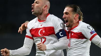 تركيا تتأهل إلى دور الـ 16 بعد الفوز على التشيك 2-1 (فيديو)