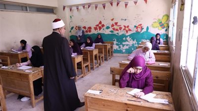انطلاق امتحان اللجنة الأولى لطلاب الثانوية الأزهرية القسم الأدبي