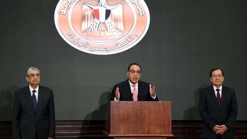 رئيس الوزراء ووزيرا الكهرباء والبترول