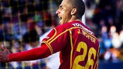 بتر قدم لاعب يتسبب في إيقاف مباراة ألمانيا والدنمارك