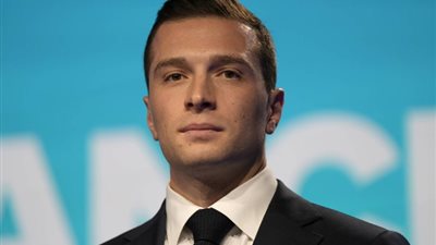 زعيم اليمين المتطرّف في فرنسا يُدلي بصوته في الانتخابات التشريعية