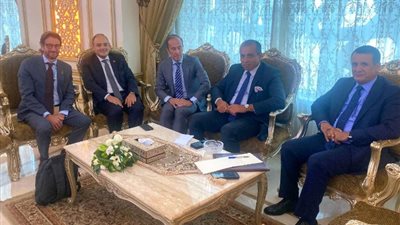 وزير الصناعة يبحث مع مسؤولي شركات عالمية خطط دخولها للسوق المصري